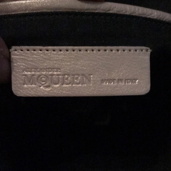 Authentic Alexander McQueen Lambskin de manta😍 - Picture 6 of 8